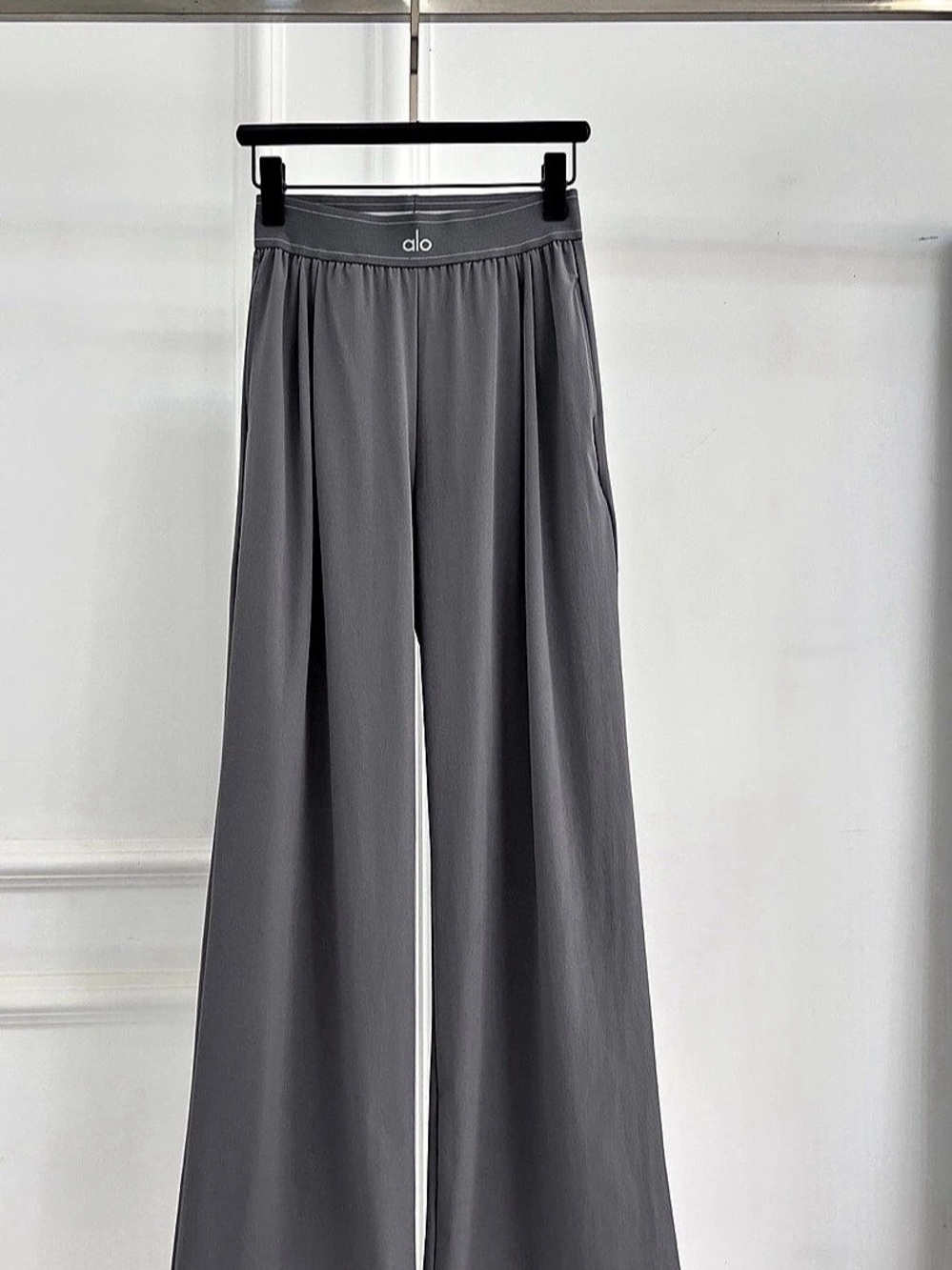 alo Wide Leg Pants in Gray Size Medium NWT